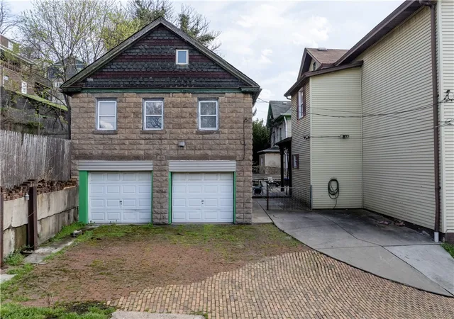 Listing Photo 4 - Condo for sale in building located at 825 N Ave, Braddock Hills, PA 15104