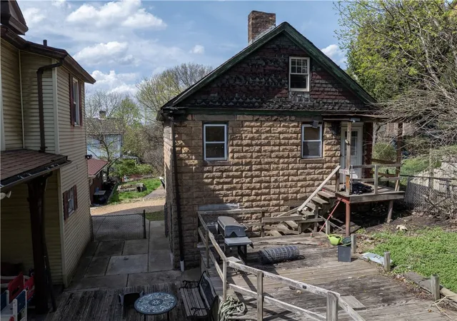 Listing Photo 5 - Condo for sale in building located at 825 N Ave, Braddock Hills, PA 15104