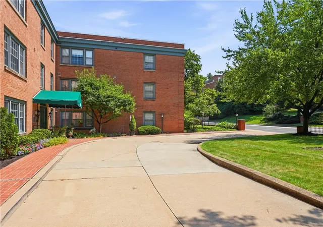 Photo 3 of Condo for sale at 5903 5th Avenue #301B, Shadyside, PA 15232 | MLS# 1770266 | Listing updated on 2026-08-18