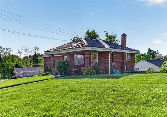 Photo 2 of Single family home for sale at 105 Flicker Dr, Kennedy Twp, PA 15136 | MLS# 1770290 | Listing updated on 2026-08-18