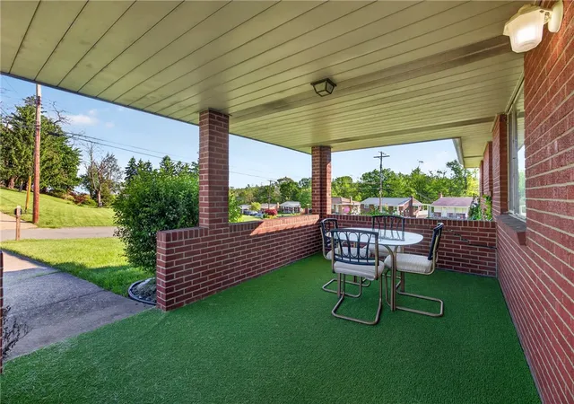 Photo 3 of Single family home for sale at 105 Flicker Dr, Kennedy Twp, PA 15136 | MLS# 1770290 | Listing updated on 2026-08-18