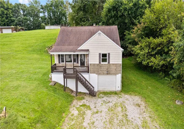 Single family home for sale at 29 Devil's Den Rd, Burgettstown Boro, PA 15021 | MLS# 1770089