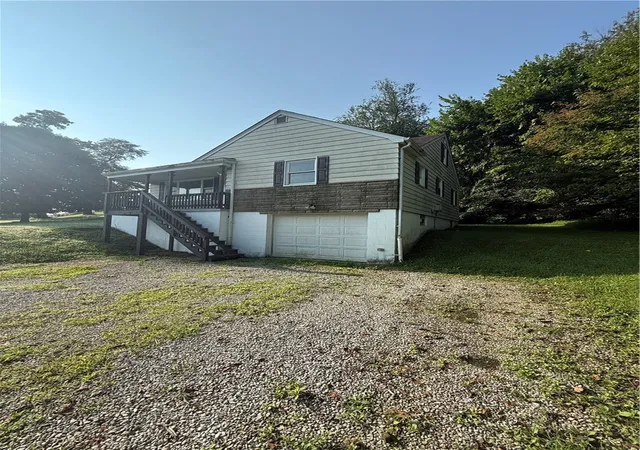 Photo 3 of Single family home for sale at 29 Devil's Den Rd, Burgettstown Boro, PA 15021 | MLS# 1770089 | Listing updated on 2026-08-26