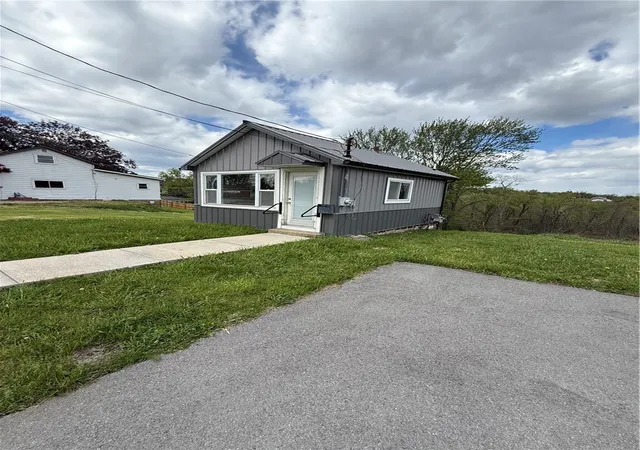 Photo 2 of Single family home for sale at 111 Steubenville Pike, Hanover Twp, PA 15021 | MLS# 1770323 | Listing updated on 2026-08-18