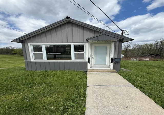 Photo 3 of Single family home for sale at 111 Steubenville Pike, Hanover Twp, PA 15021 | MLS# 1770323 | Listing updated on 2026-08-18