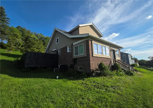 Photo 3 of Single family home for sale at 634 Friday Rd, Shaler, PA 15209 | MLS# 1770325 | Listing updated on 2026-08-24