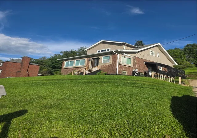 Photo 4 of Single family home for sale at 634 Friday Rd, Shaler, PA 15209 | MLS# 1770325 | Listing updated on 2026-08-24
