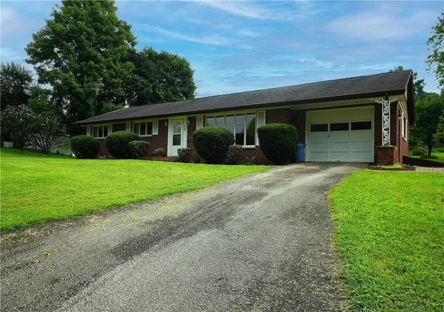 Photo 1 of Single family home for sale at 206 Armstrong Ave, Avonmore, PA 15618 | MLS# 1770362 | Listing updated on 2026-08-24