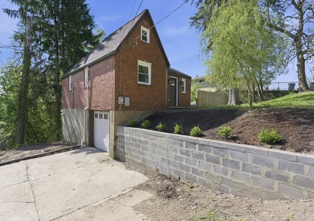 Photo 2 of Single family home for sale at 11 Lee Ave, Forest Hills Boro, PA 15221 | MLS# 1770381 | Listing updated on 2026-08-19