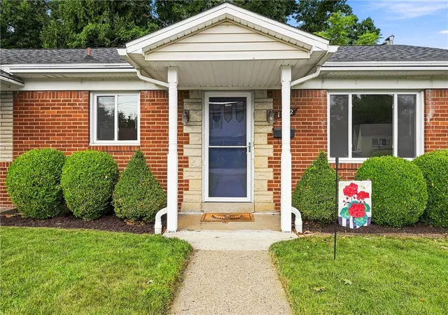 Photo 2 of Single family home for sale at 1502 Linnie Lou Dr, Castle Shannon, PA 15234 | MLS# 1770371 | Listing updated on 2026-08-30