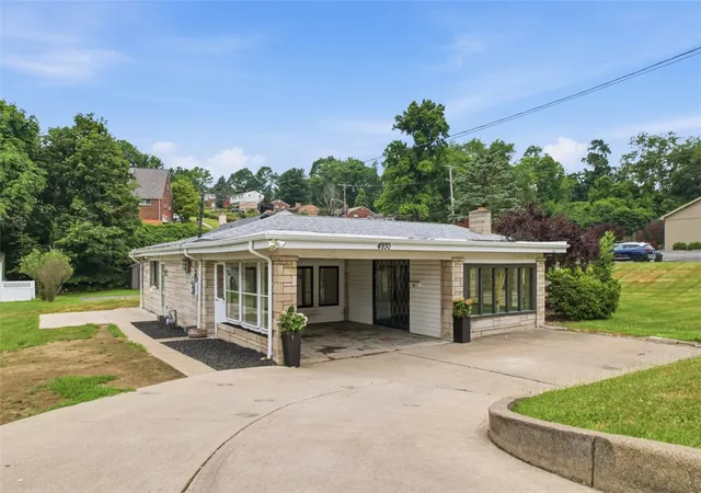 Photo 3 of Single family home for sale at 4930 Gardenville Rd, Baldwin Boro, PA 15236 | MLS# 1770415 | Listing updated on 2026-08-23