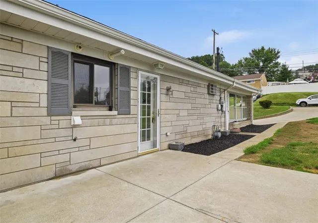 Photo 3 of Single family home for sale at 4930 Gardenville Rd, Baldwin Boro, PA 15236 | MLS# 1770415 | Listing updated on 2026-08-23