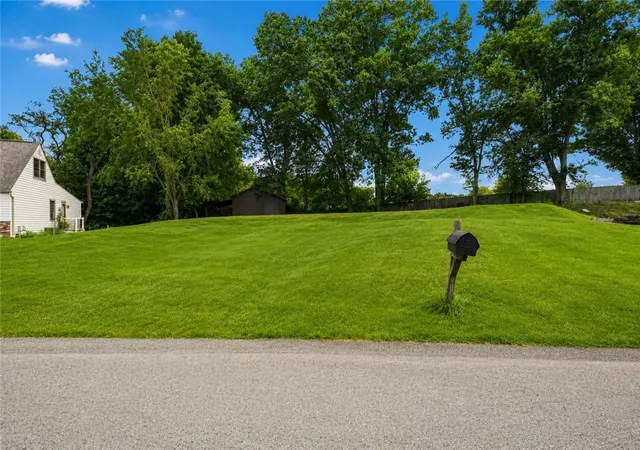 Photo 2 of Single family home for sale at 128 Lansdowne Dr, Moon/crescent Twp, PA 15108 | MLS# 1770419 | Listing updated on 2026-08-18