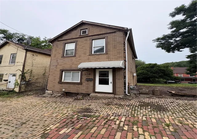 Photo 2 of Single family home for sale at 907 Walnut St, N Braddock, PA 15104 | MLS# 1770445 | Listing updated on 2026-08-24