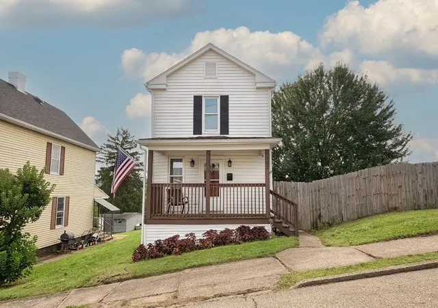 Photo 1 of Single family home for sale at 722 Giffin Ave, Canonsburg, PA 15317 | MLS# 1770452 | Listing updated on 2026-08-19