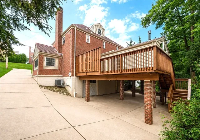 Photo 2 of Single family home for sale at 194 Parkridge Ln, Mt Lebanon, PA 15228 | MLS# 1770449 | Listing updated on 2026-08-30