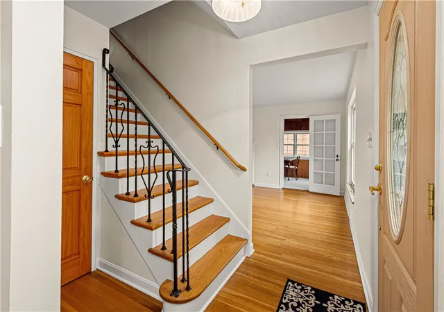 Photo 3 of Single family home for sale at 194 Parkridge Ln, Mt Lebanon, PA 15228 | MLS# 1770449 | Listing updated on 2026-08-30