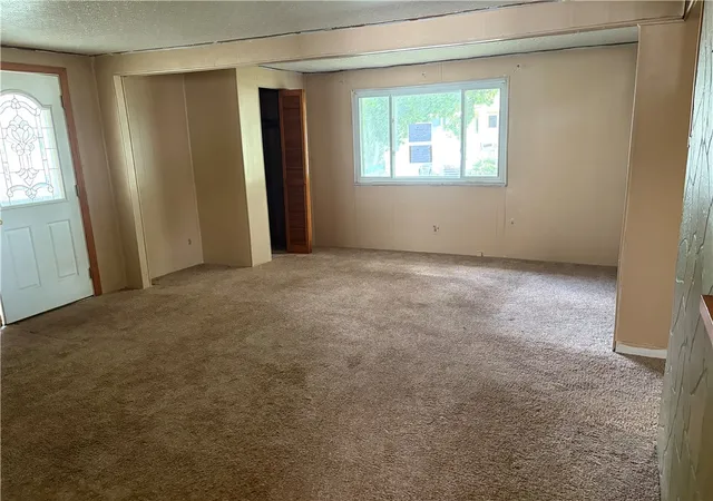 Photo 3 of Single family home for sale at 705 Clearview Dr, Dravosburg, PA 15034 | MLS# 1770497 | Listing updated on 2026-08-19