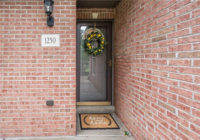 Listing Photo 4 - Condo for sale in building located at 1250 Murry Chase Ln, Murrysville, PA 15668