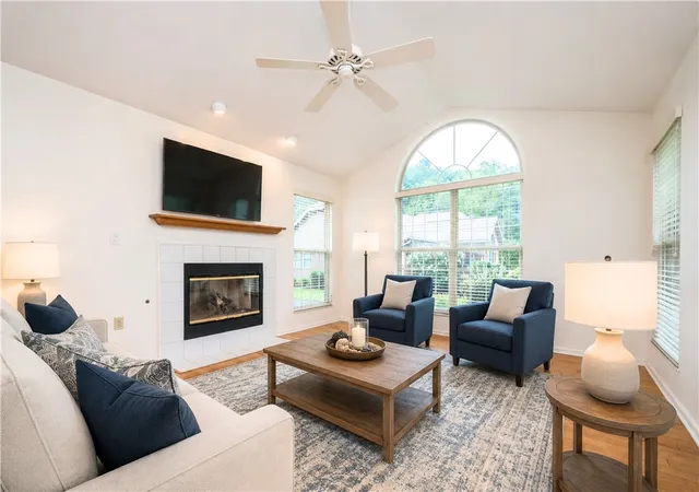 Listing Photo 5 - Condo for sale in building located at 1250 Murry Chase Ln, Murrysville, PA 15668