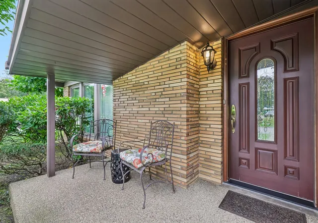 Photo 2 of Sale Pending at 7540 Lynda Dr, North Huntingdon, PA 15642 | MLS# 1770514 | Listing updated on 2026-08-22