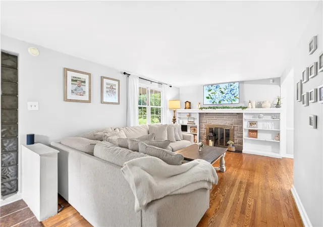Photo 3 of Single family home for sale at 414 Gardner Pl, Ross Twp, PA 15237 | MLS# 1770352 | Listing updated on 2026-08-26