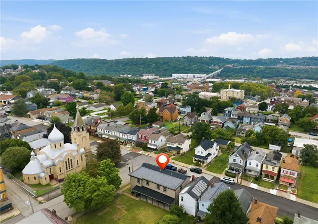 Listing Photo 2 - Condo for sale in building located at 220 E 15th St, Homestead, PA 15120 - Unit #