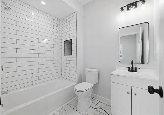 Listing Photo 5 - Condo for sale in building located at 220 E 15th St, Homestead, PA 15120