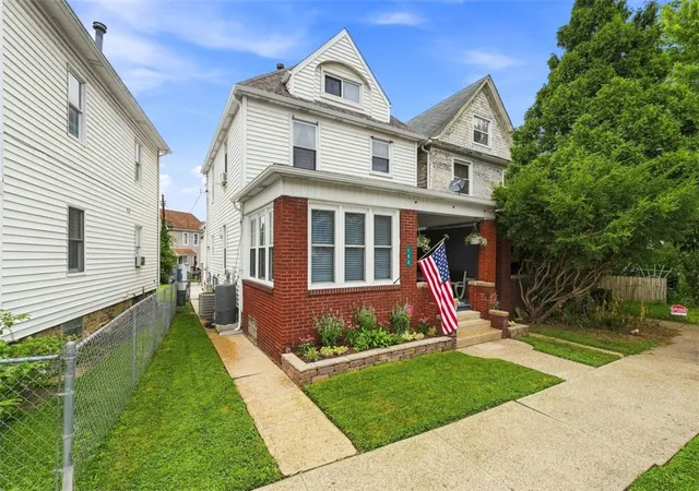 Photo 2 of Single family home for sale at 183 Franklin Ave, Vandergrift, PA 15690 | MLS# 1770551 | Listing updated on 2026-08-25