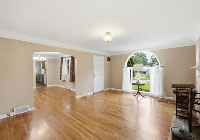 Photo 4 of Single family home for sale at 1918 Shaler Dr, Shaler, PA 15116 | MLS# 1770671 | Listing updated on 2026-08-22