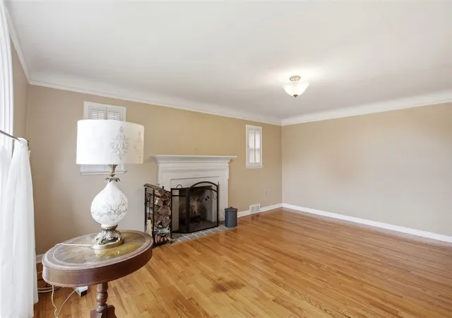 Photo 5 of Single family home for sale at 1918 Shaler Dr, Shaler, PA 15116 | MLS# 1770671 | Listing updated on 2026-08-22