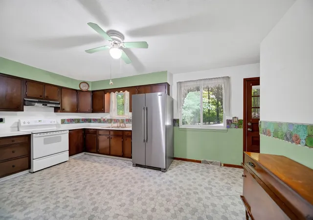 Photo 3 of Single family home for sale at 35999 Lake Shore Dr, Canadohta Lake, PA 16438 | MLS# 1770682 | Listing updated on 2026-08-22
