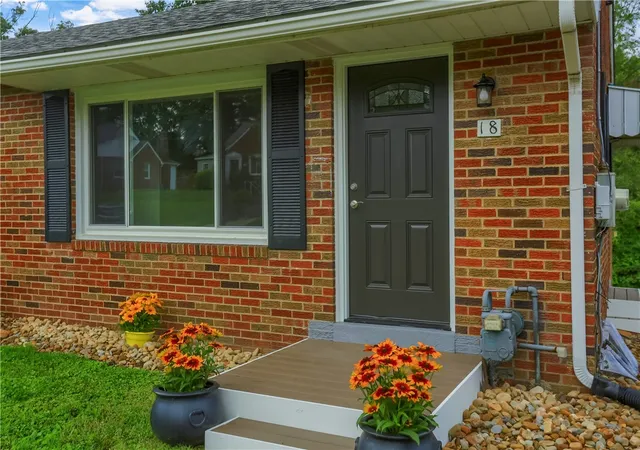 Photo 3 of Single family home for sale at 18 Longvue Cir, Economy, PA 15003 | MLS# 1770188 | Listing updated on 2026-09-26