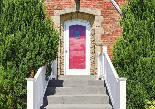 Photo 4 of Single family home for sale at 201 Broughton Rd, Bethel Park, PA 15102 | MLS# 1770709 | Listing updated on 2026-09-19