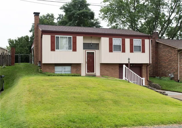 Photo 1 of Single family home for sale at 5707 Broad St, South Park, PA 15129 | MLS# 1770605 | Listing updated on 2026-08-28