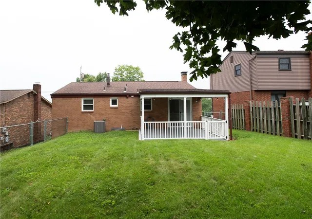 Photo 2 of Single family home for sale at 5707 Broad St, South Park, PA 15129 | MLS# 1770605 | Listing updated on 2026-08-28