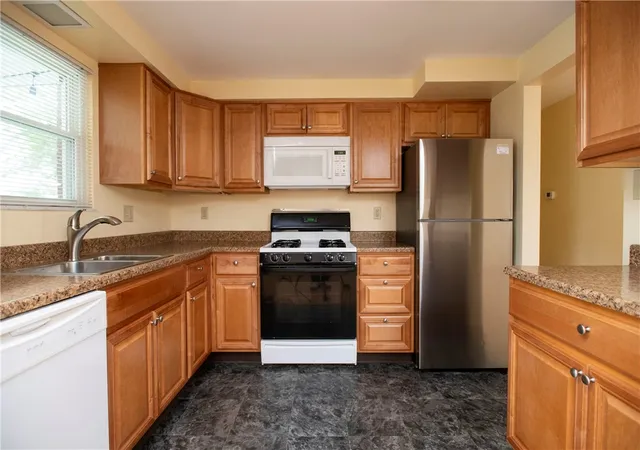 Photo 3 of Single family home for sale at 5707 Broad St, South Park, PA 15129 | MLS# 1770605 | Listing updated on 2026-10-05