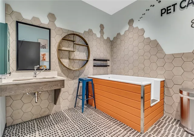 Listing Photo 2 - Condo for sale in Lumière located at 350 Oliver Ave, Downtown Pgh, PA 15222 - Unit #907