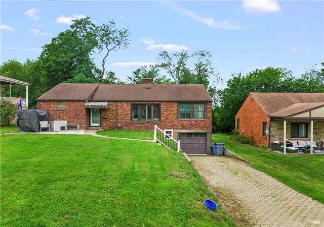 Photo 2 of Single family home for sale at 123 Arla Dr, Scott Twp, PA 15220 | MLS# 1770620 | Listing updated on 2026-08-20