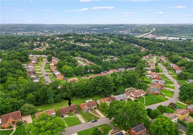 Photo 3 of Single family home for sale at 123 Arla Dr, Scott Twp, PA 15220 | MLS# 1770620 | Listing updated on 2026-09-19