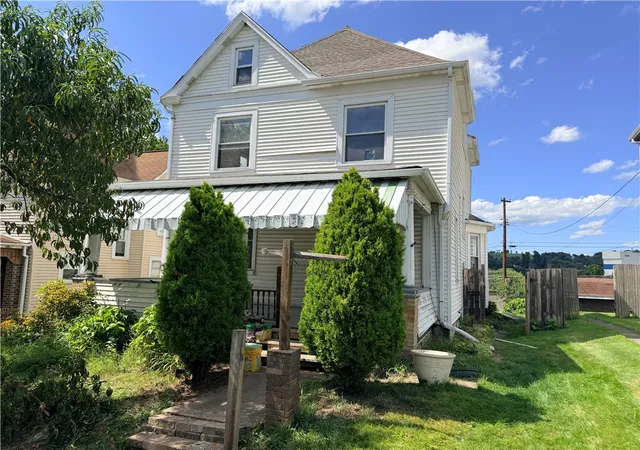 Photo 3 of Single family home for sale at 118 W Adams Ave, Vandergrift, PA 15690 | MLS# 1770670 | Listing updated on 2026-09-24