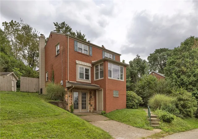 Photo 3 of Single family home for sale at 401 Lecanto Ave, East Mc Keesport, PA 15035 | MLS# 1770160 | Listing updated on 2026-10-05