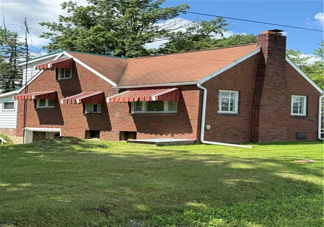 Photo 2 of Single family home for sale at 1510 Mercer Grv City Rd, Findley Twp, PA 16137 | MLS# 1770859 | Listing updated on 2026-08-21
