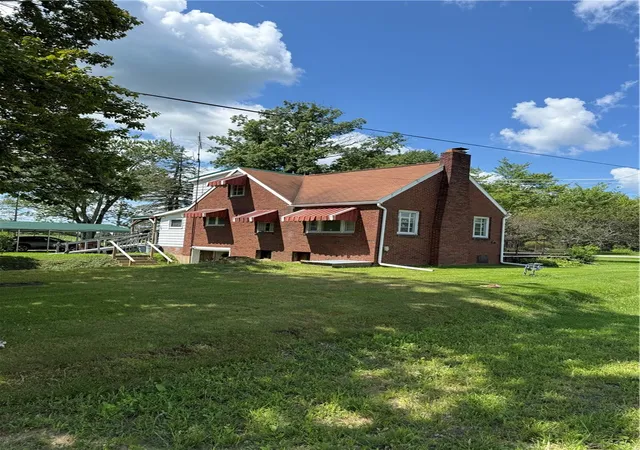 Photo 3 of Single family home for sale at 1510 Mercer Grv City Rd, Findley Twp, PA 16137 | MLS# 1770859 | Listing updated on 2026-08-21