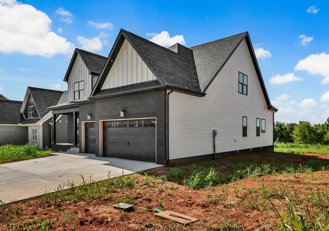 Photo 2 of Sale Pending at 226 Low Plains Ln, Clarksville, TN 37043 | MLS# 3318650 | Listing updated on 2026-09-25