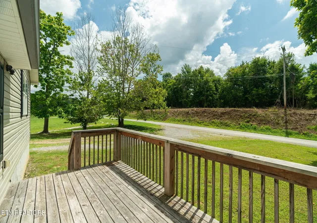 Photo 3 of Single family home for sale at 3406 Back Valley Rd, Speedwell, TN 37870 | MLS# 3506163 | Listing updated on 2026-08-11