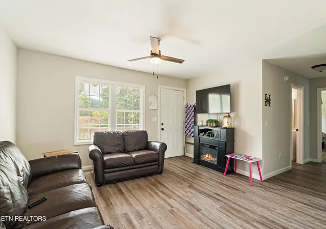 Photo 4 of Single family home for sale at 3406 Back Valley Rd, Speedwell, TN 37870 | MLS# 3506163 | Listing updated on 2026-08-11