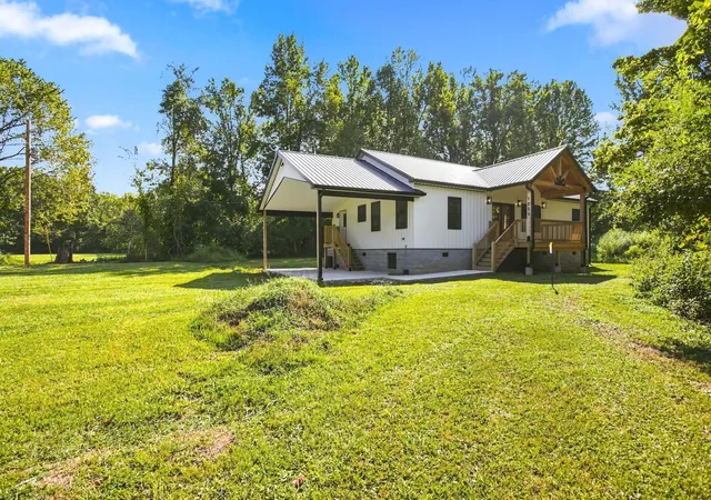 Photo 1 of Single family home for sale at 1051 Hwy 48 South, Centerville, TN 37033 | MLS# 3527759 | Listing updated on 2026-08-30