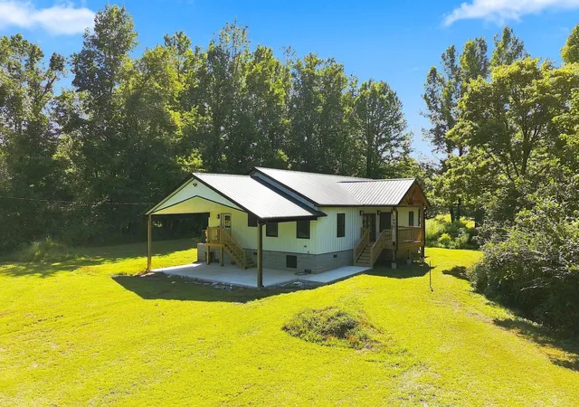 Photo 3 of Single family home for sale at 1051 Hwy 48 South, Centerville, TN 37033 | MLS# 3527759 | Listing updated on 2026-08-30