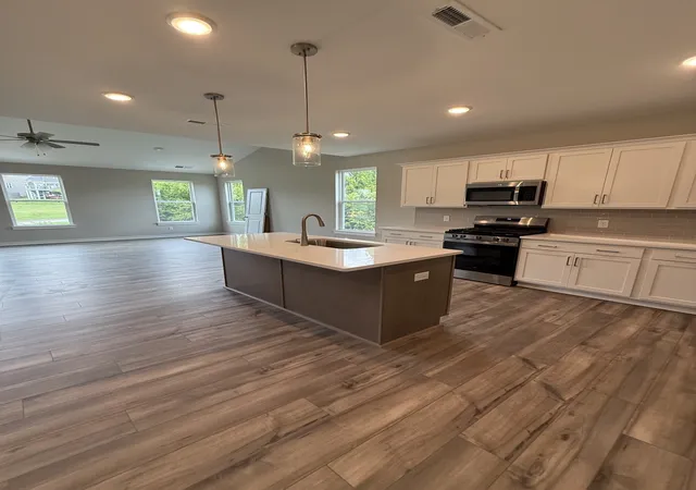Photo 3 of Sale Pending at 3821 Red Barn Dr, Columbia, TN 38401 | MLS# 3529209 | Listing updated on 2026-08-30